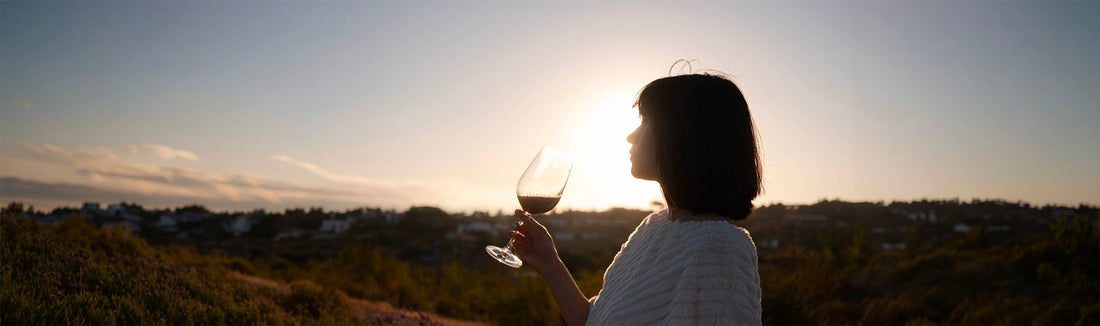 Peut-on boire du vin rouge bio frais en été ? (La réponse va vous surprendre)